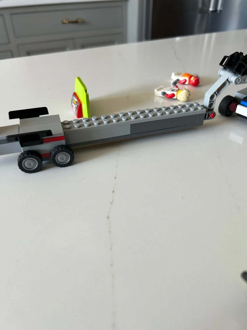Lego retired City #60254 Race Boat Transporter - Picture 7 of 15